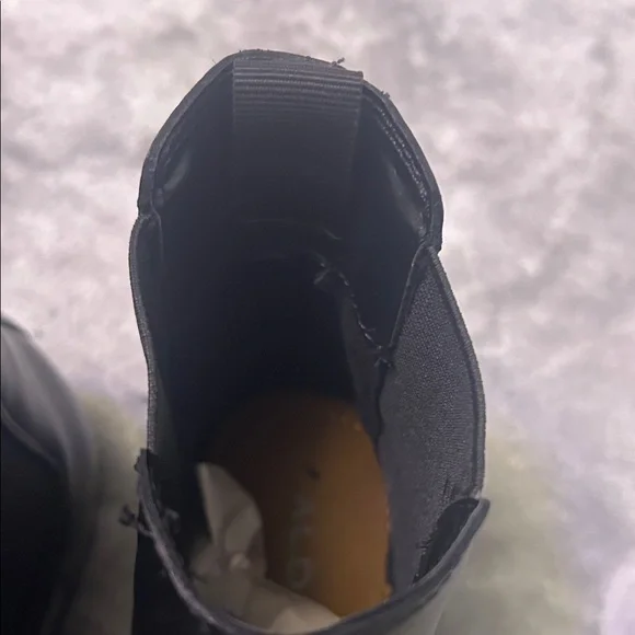 Aldo Black Leather Chukka Boots, missing one of shoe grip tip. - Picture 7 of 8